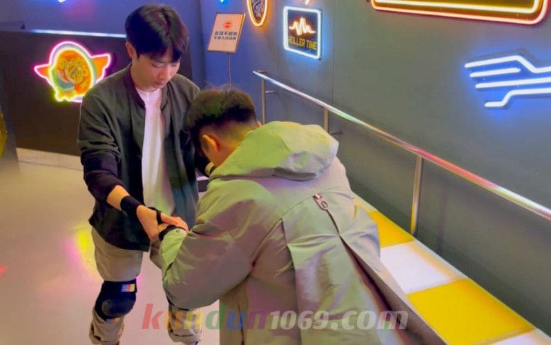 [Onlyfans] Vegan Twink X Gorgor_Gao 看到可愛弟弟不太會滑就去教他一下 Asian Gay Sex