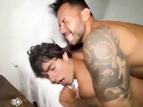 Viktor Rom pounds Alfonso Osnaya